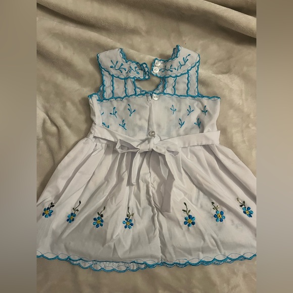 Hello Kitty embroidered Dress - Picture 2 of 2